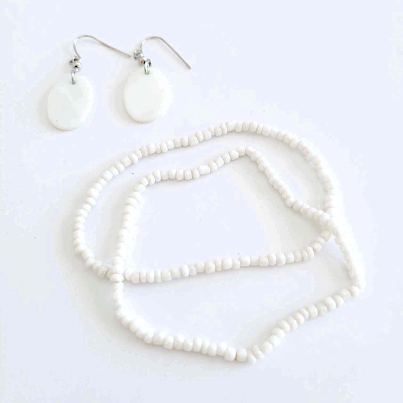 Vintage White Seed Bead Bracelets & Natural White Shell Dangle Earrings - Picture 2 of 6